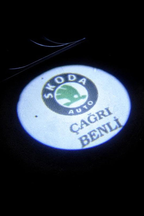 Skoda Kişiye Özel İsimli Pilli Kapı Altı Logo 2'li - Montajsız Oto Aksesuar