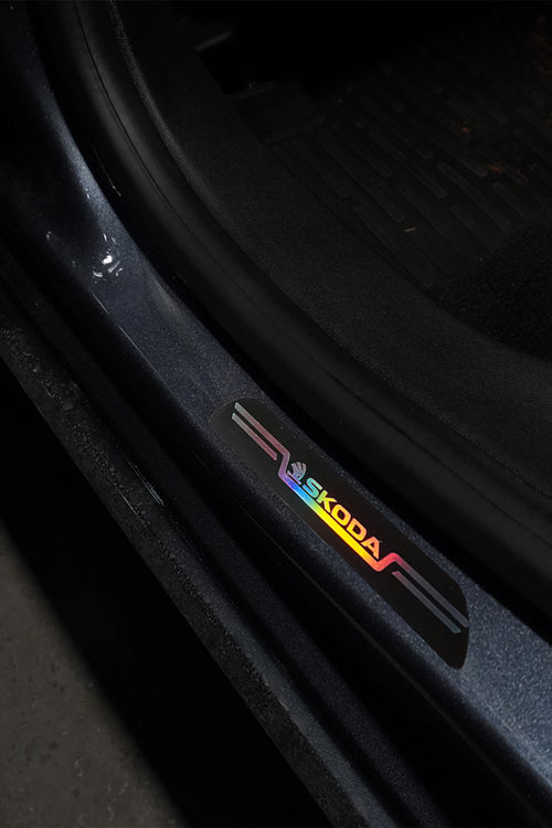 Skoda Uyumlu Aynalı Kapı Eşiği Koruma Sticker Seti 4'lü Gümüş