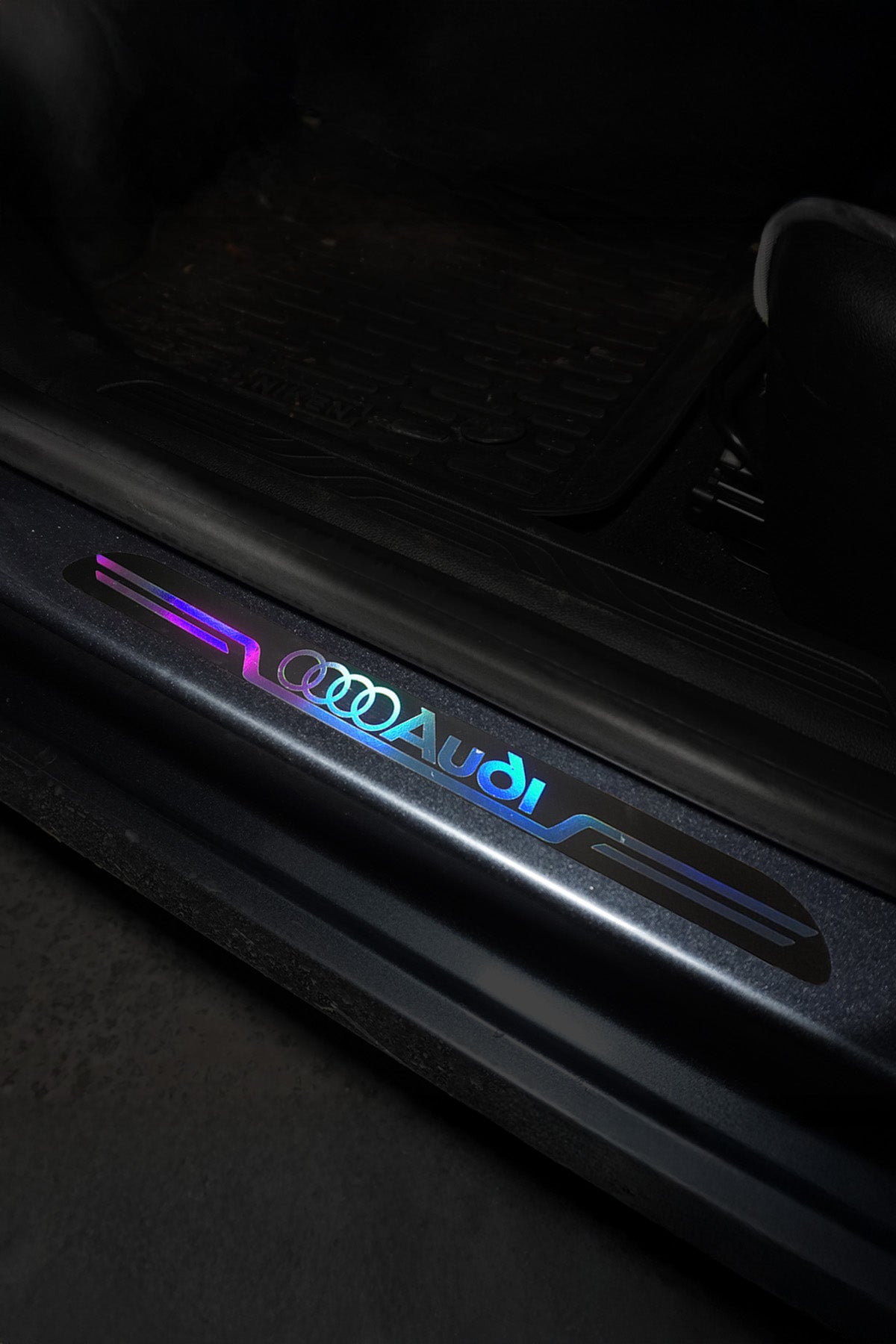 AUDİ  OTO KAPI EŞİK ÇITASI 4'lü Aynalı Pleksi