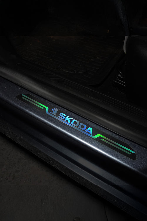 Skoda Uyumlu Aynalı Kapı Eşiği Koruma Sticker Seti 4'lü Gümüş